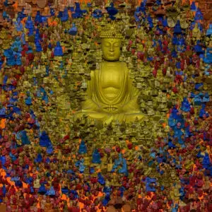 "Buddha eternity" Buddha che medita su se stesso in un mantra melodico e visivo che evoca la vita e la morte nel continuo divenire